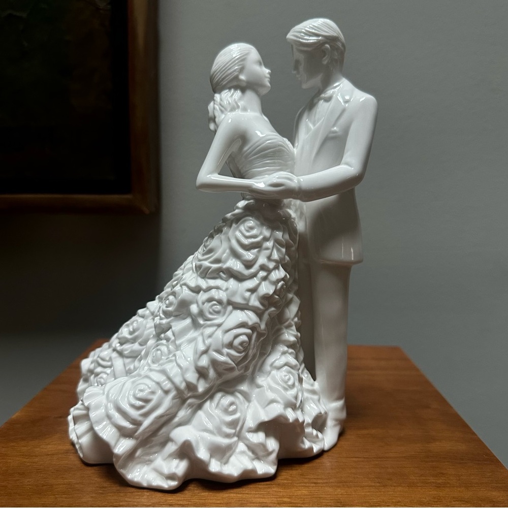 Waterford | Monique Lhuillier “Modern Love” Wedding Cake Topper Bride & Groom